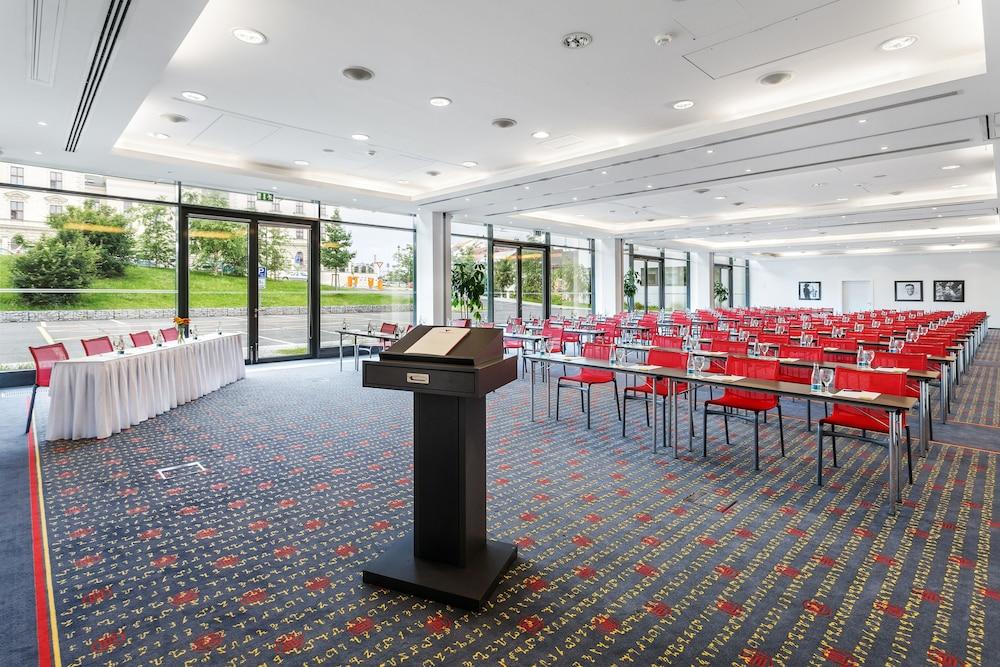 Vienna House Easy By Wyndham Pilsen Hotel Ngoại thất bức ảnh