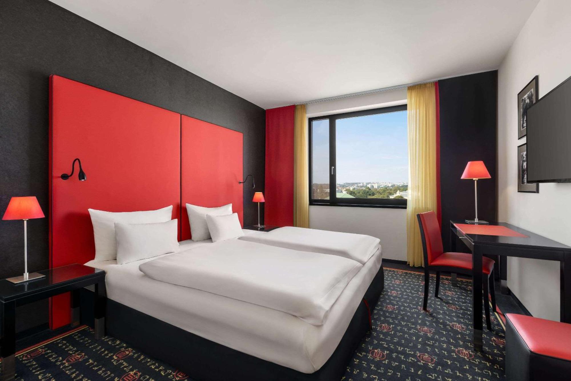 Vienna House Easy By Wyndham Pilsen Hotel Ngoại thất bức ảnh