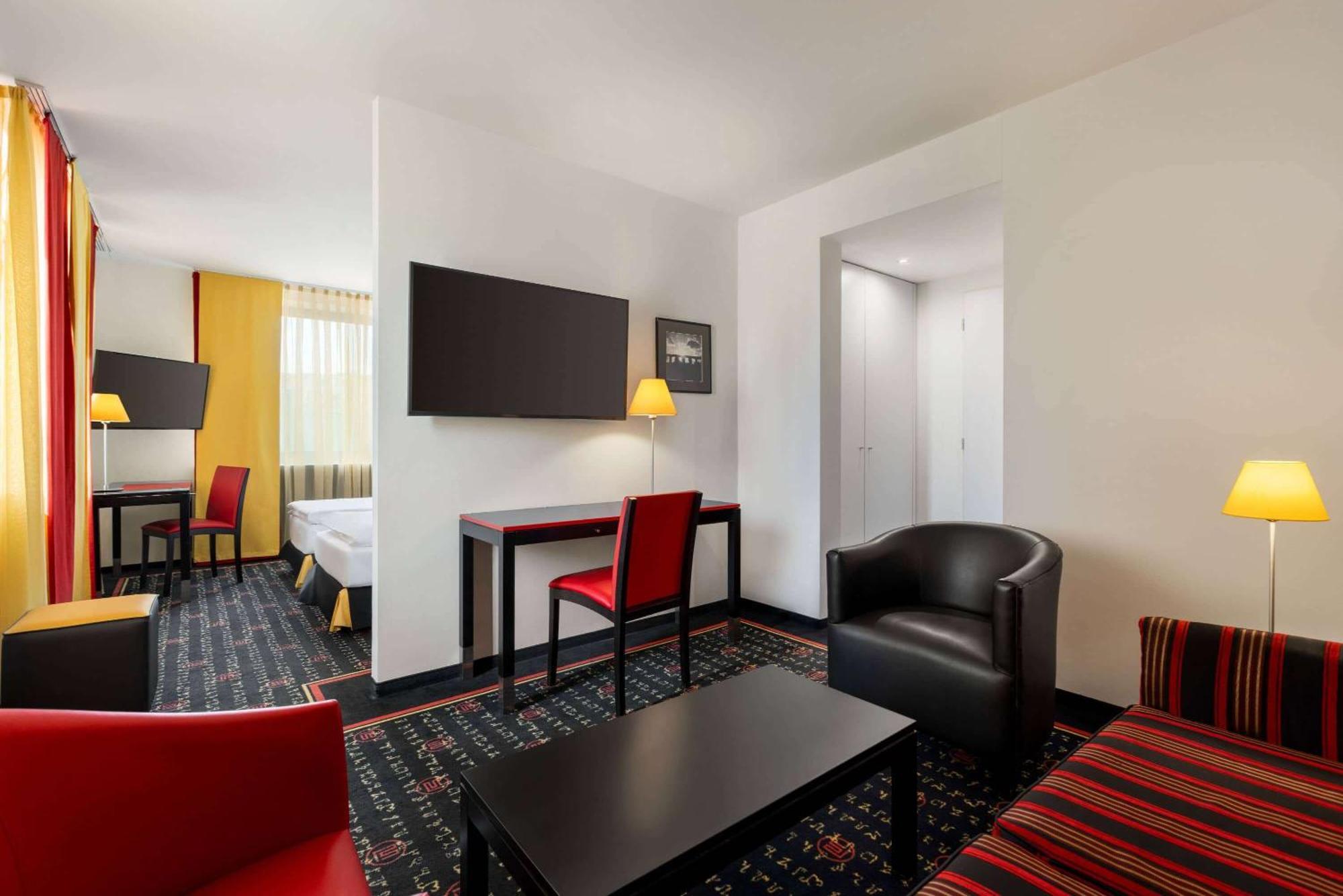 Vienna House Easy By Wyndham Pilsen Hotel Ngoại thất bức ảnh