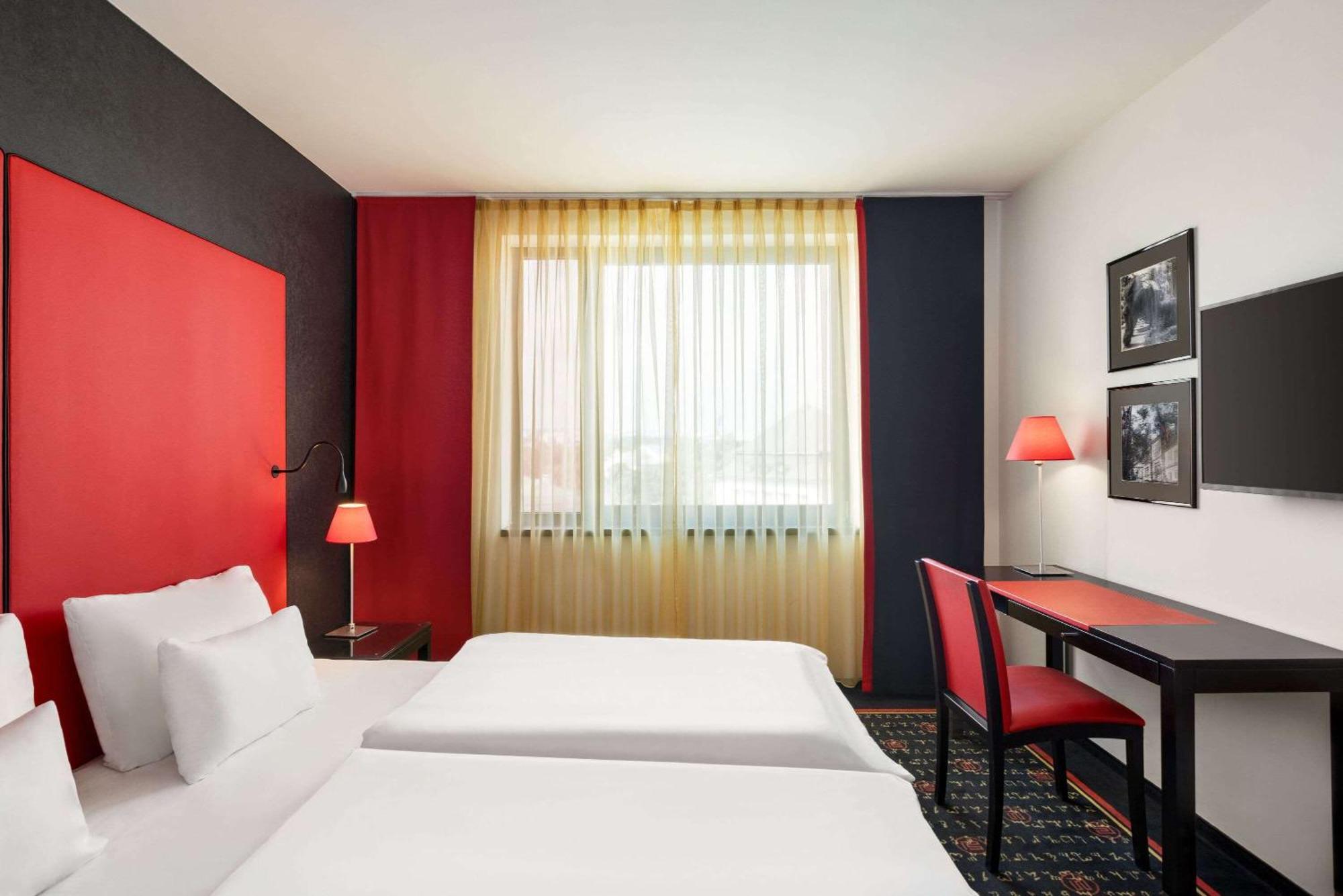 Vienna House Easy By Wyndham Pilsen Hotel Ngoại thất bức ảnh