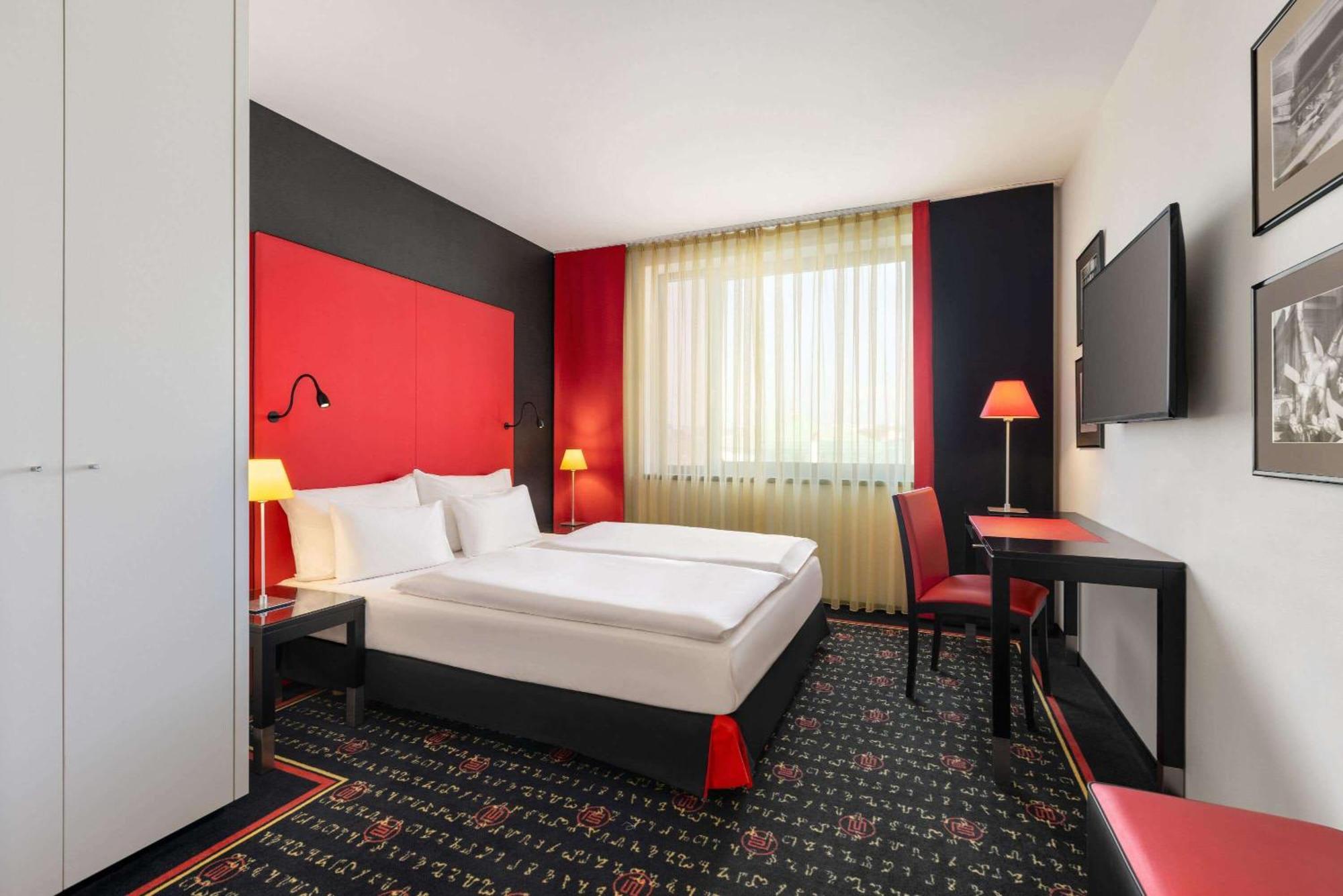 Vienna House Easy By Wyndham Pilsen Hotel Ngoại thất bức ảnh