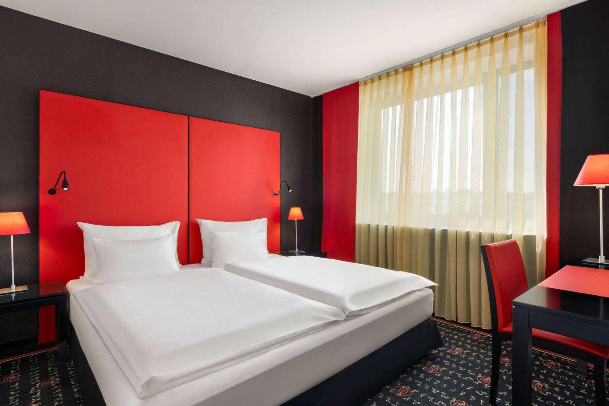 Vienna House Easy By Wyndham Pilsen Hotel Ngoại thất bức ảnh